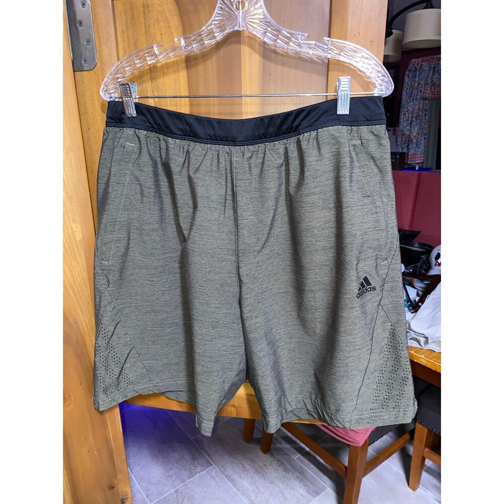Adidas Men's Athletic Shorts XL Green & Black Elastic Waist Drawstring 2-zip Pkt